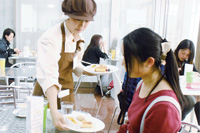 カフェ経営実習の様子