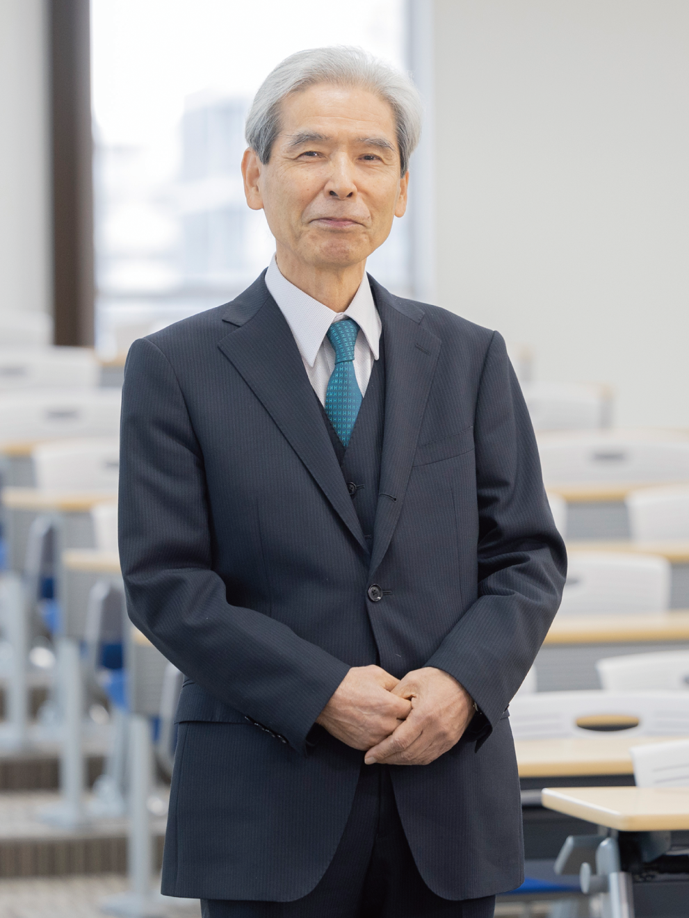 学校法人本山学園理事長／経済学博士 室山 義正